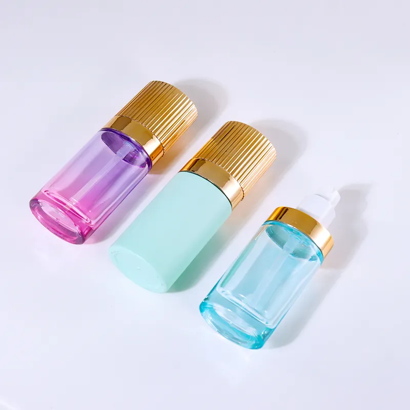 Frosted foundation bottle creates minimalist and fashionable styling.
