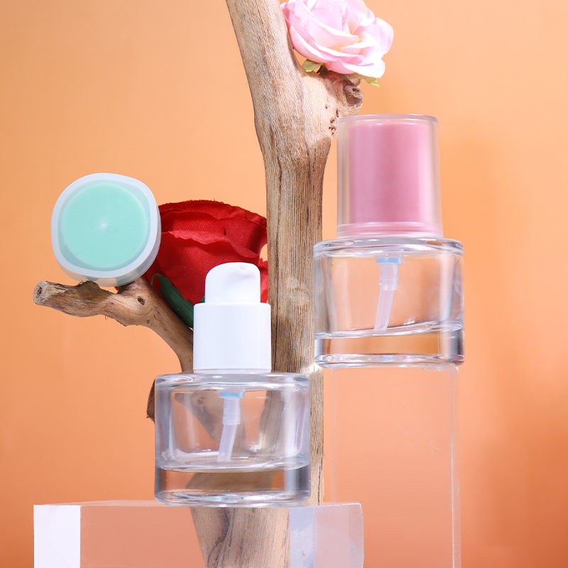 Custom cosmetic box realizes personalized packaging for beauty sets.
