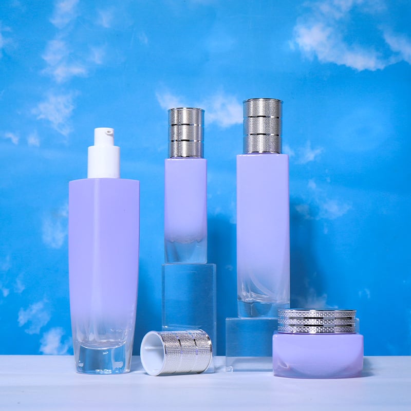 The lotion bottles, spray bottles and cream jars in 120ML, 100ML, 40ML and 50G are available.