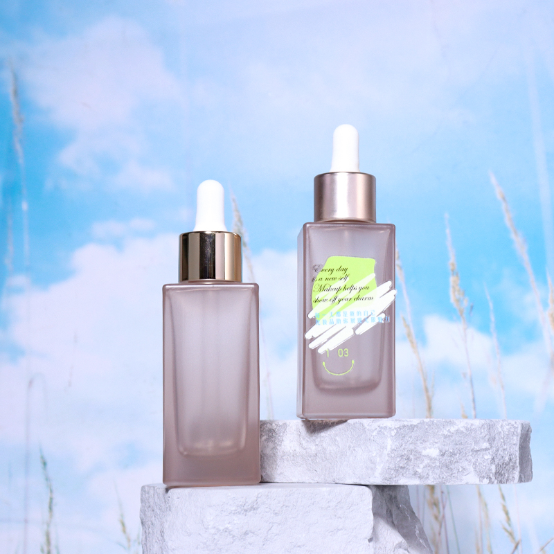 The 50ml essence bottle features a dropper design for precise dispensing