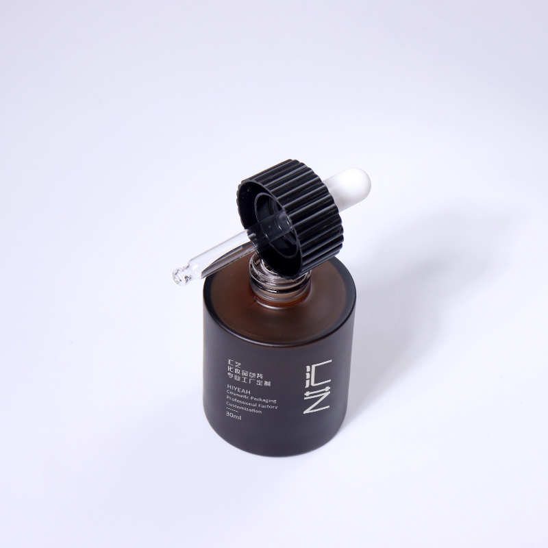 Anti-light dropper bottle perfectly fits essential oil daily packing.
