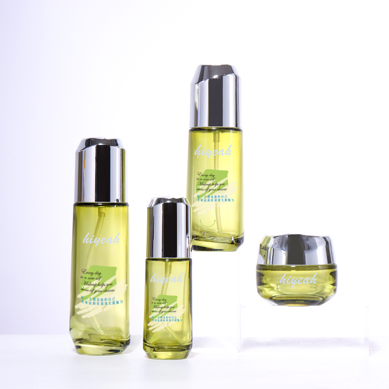 The lotion bottles, spray bottles and cream jars in 120ML, 100ML, 40ML and 50G are available.