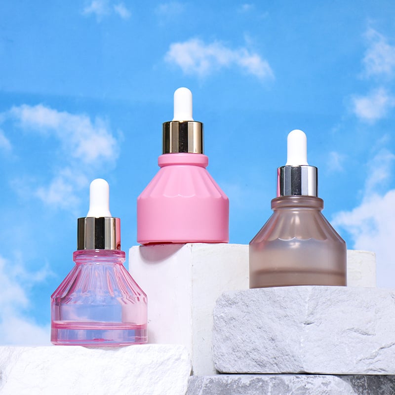 The 30ml essence bottle features a dropper design for precise dispensing