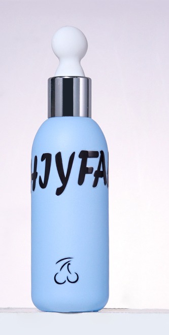 The 40ml essence bottle features a dropper design for precise dispensing details
