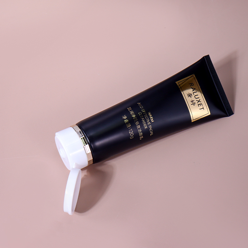120ml Black Luxury Facial Cleanser Hose, White Cap Design Shows Exquisite Texture manufacture