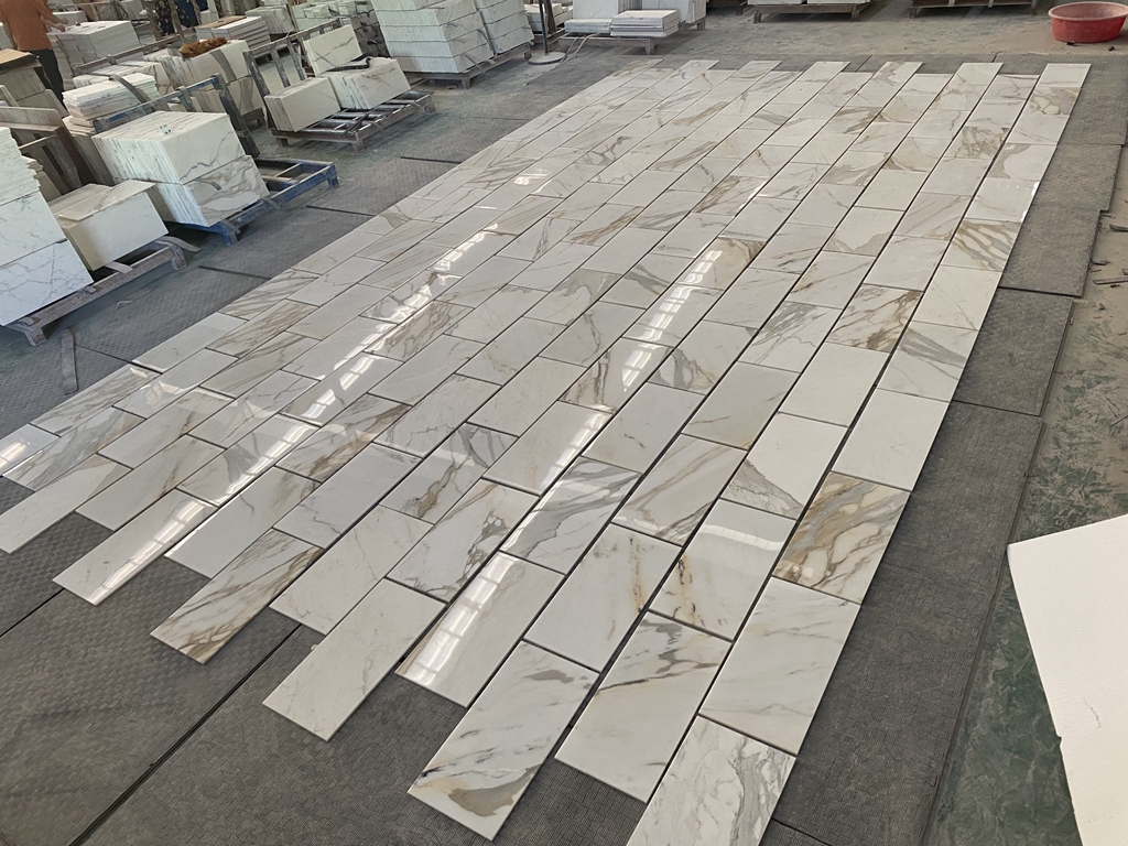 Calacatta borghini gold white marble slab (3).jpg