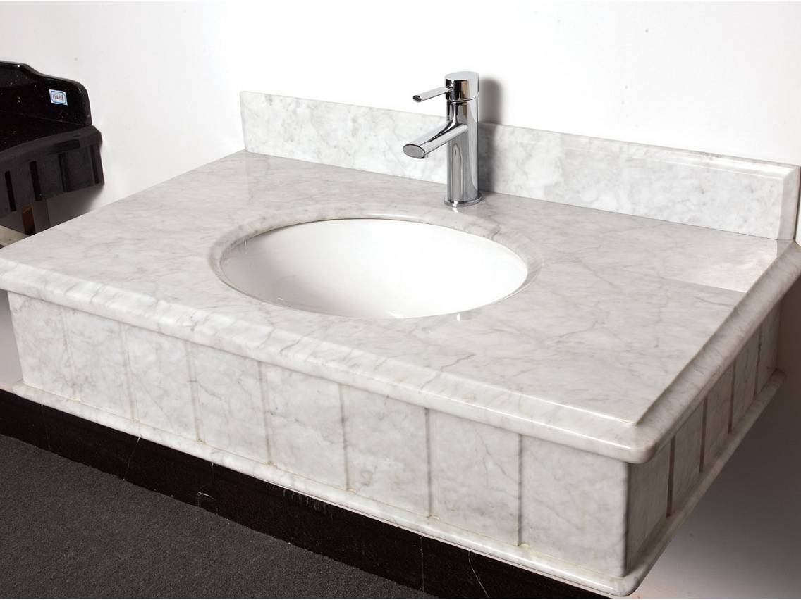 Placi superioare pentru chiuvete din marmură Carrara potrivite cu accesorii de baie și plăci ceramice