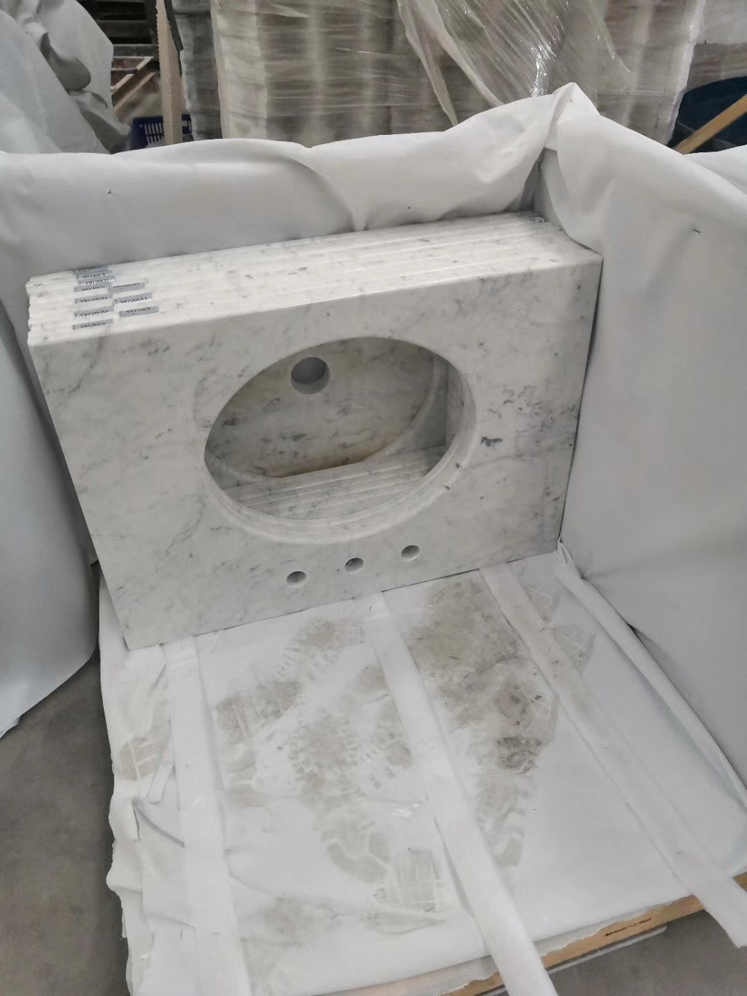 Ce profiluri de muchie se potrivesc pentru blatul din marmură Carrara în băi de lux?