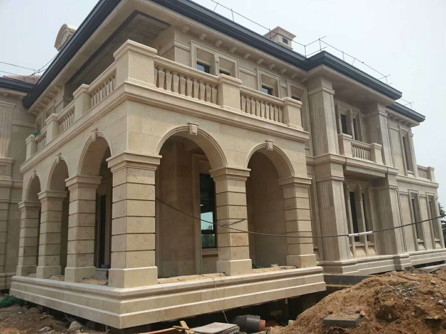 Soepel en elegant Jura beige kalksteen voor buitengevel