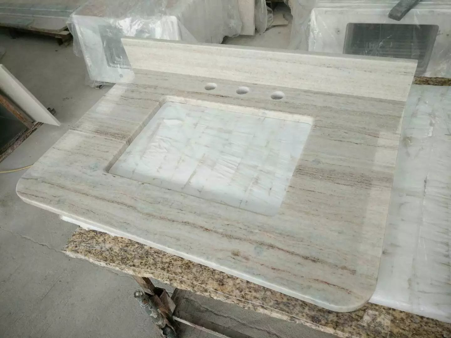 Bancada em Mármore com Veios de Madeira Cristal Natural para Banheiro