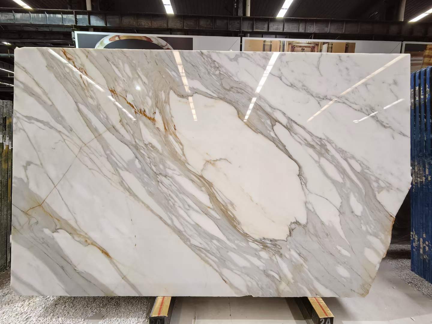 Calacatta borghini gold white marble slab (2).jpg