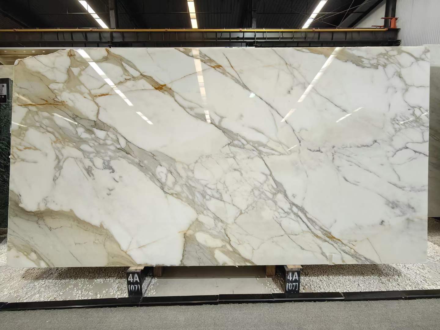 Calacatta borghini gold white marble slab (1).jpg