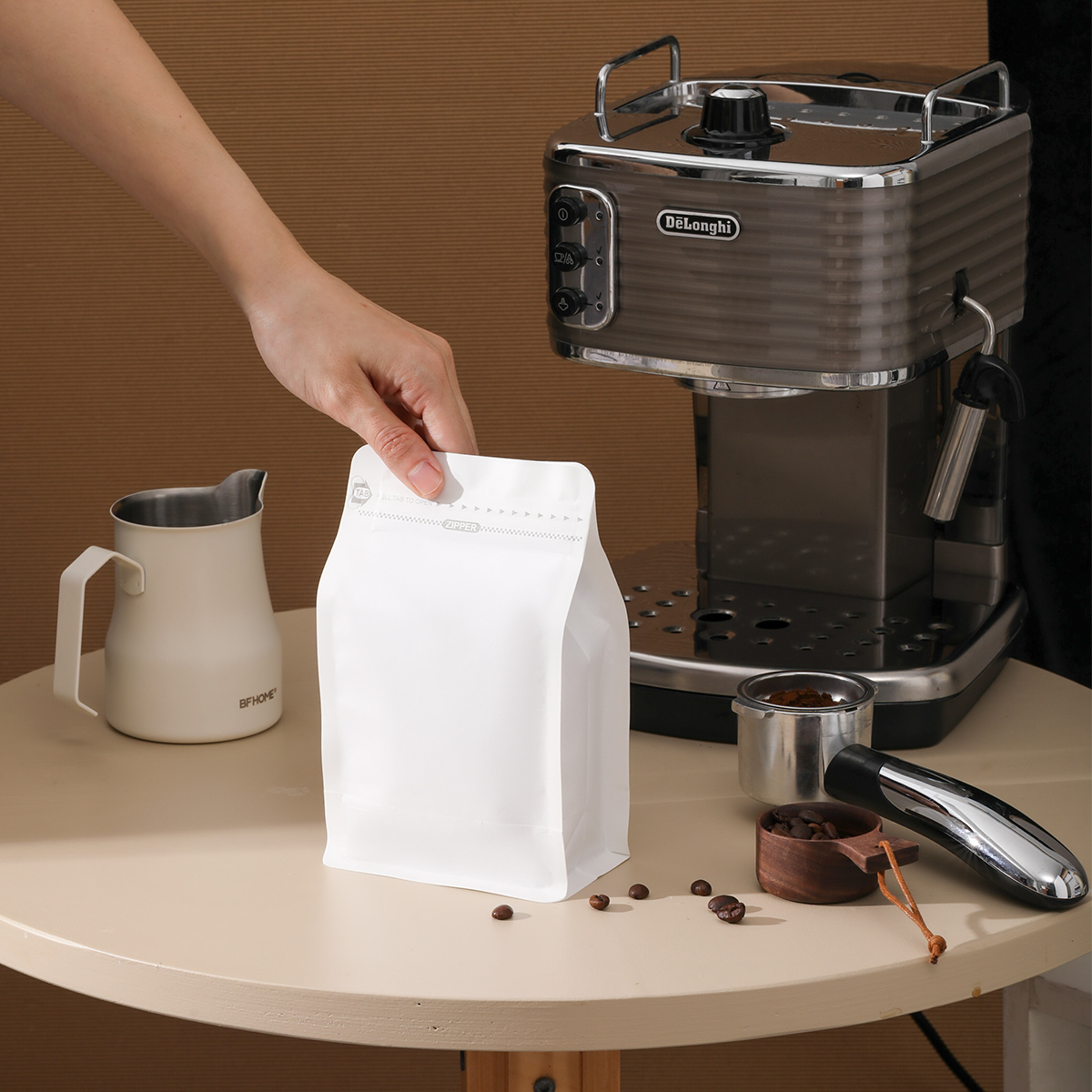 Combining Rustic Aesthetics with High-Tech Barriers in Kraft Paper Coffee Bags.