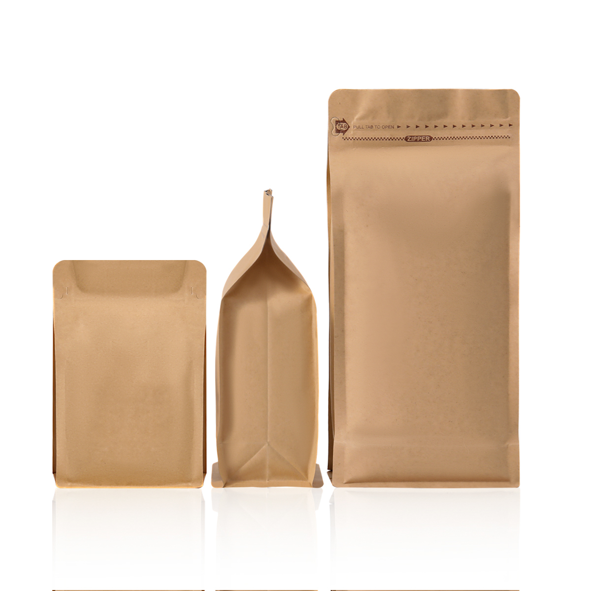 Personalización de marcas en bolsas de café de papel kraft: estampado en dorado y acabados UV.