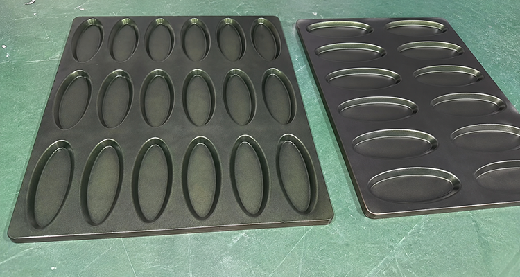 Custom 18-Cavity Croissant Pan for Industrial Bakeries