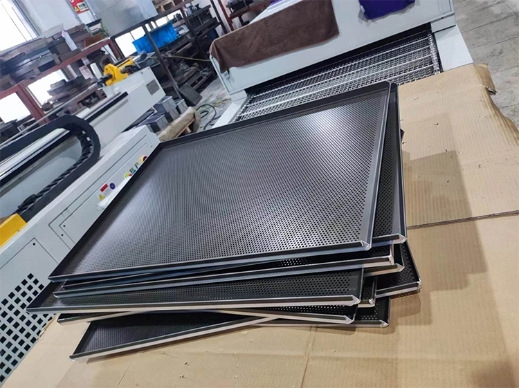 perforated baking tray (2).jpg