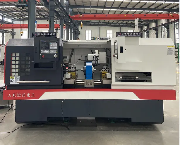 מכונת טרנור CNC ניומטית עם ספינדל יחיד וראש כפול - עיבוד במאחז אחד לרכיבים מדויקים לתחום האווירונאוטיקה/רפואה