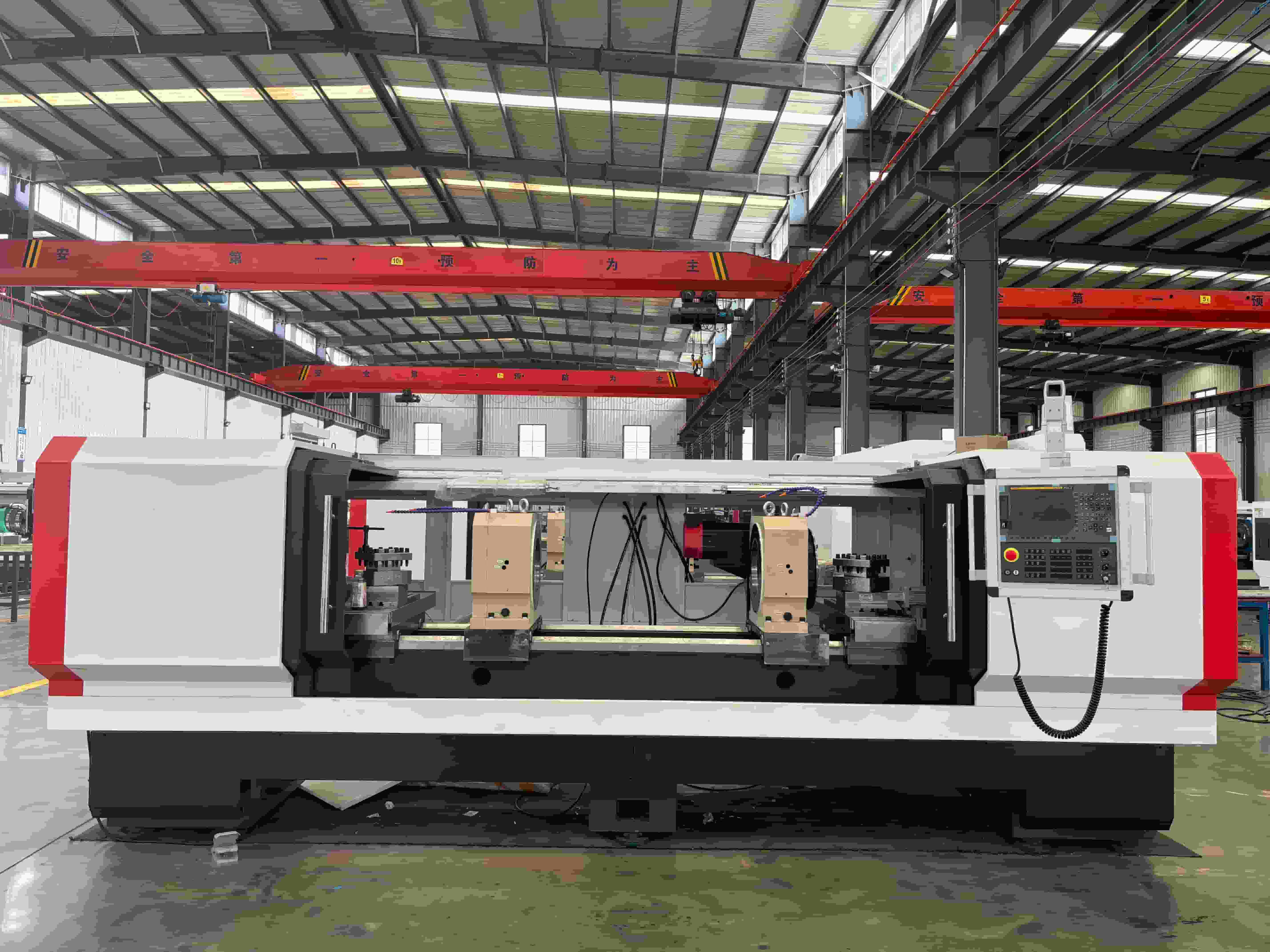 מכונת טרנור CNC הידראולית עם שני ספינדלים בקרת FANUC - עיבוד מדויק לייצור צירים