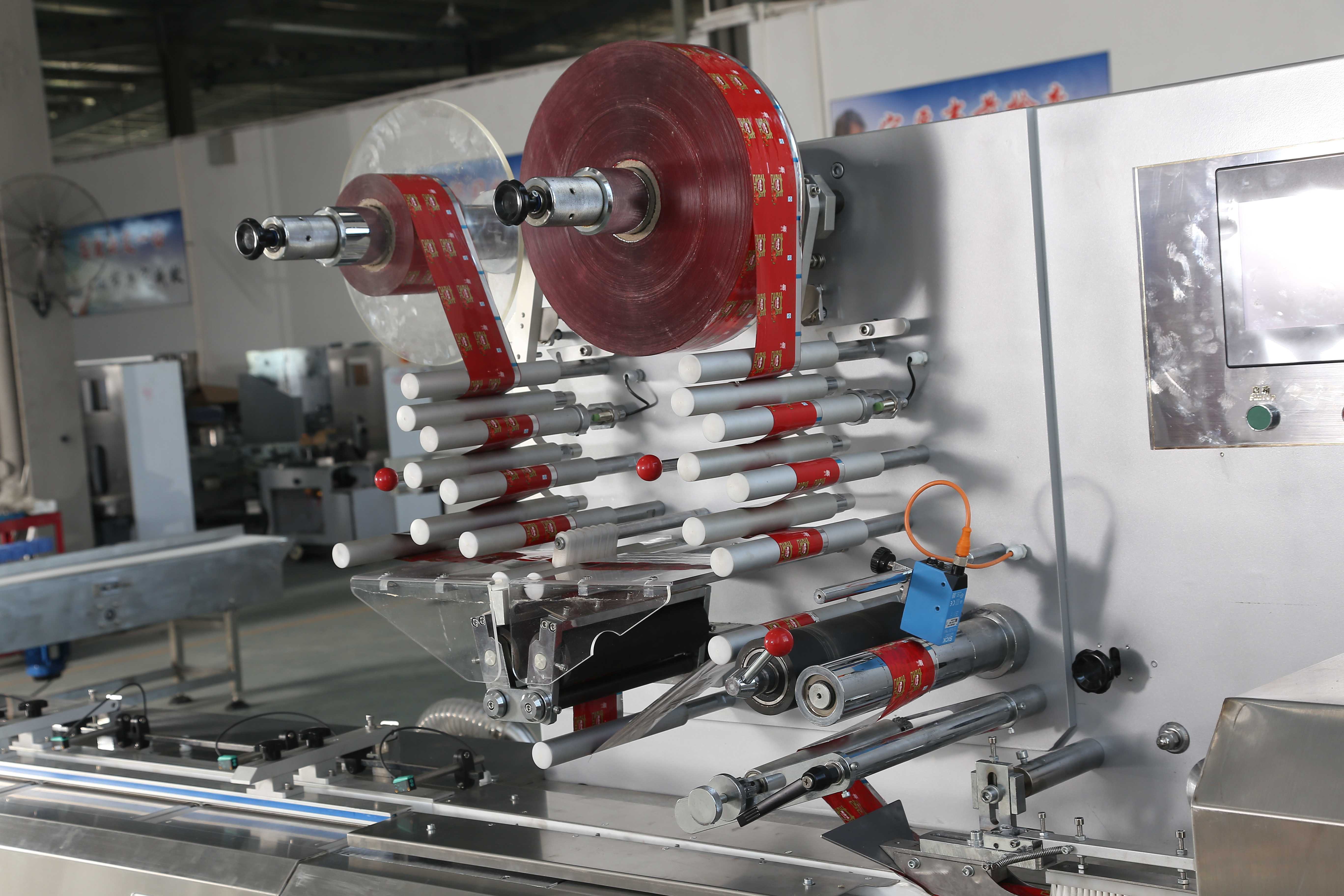 protein bar packaging machine one drag two sinking pillow packing line-2