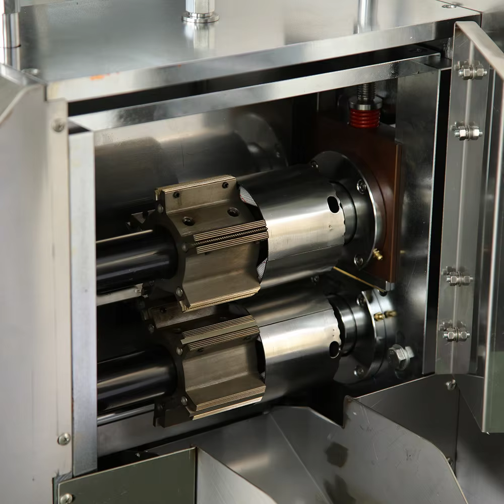 product pillow hard candy packaging machine automatic disc feeding packing machine-3