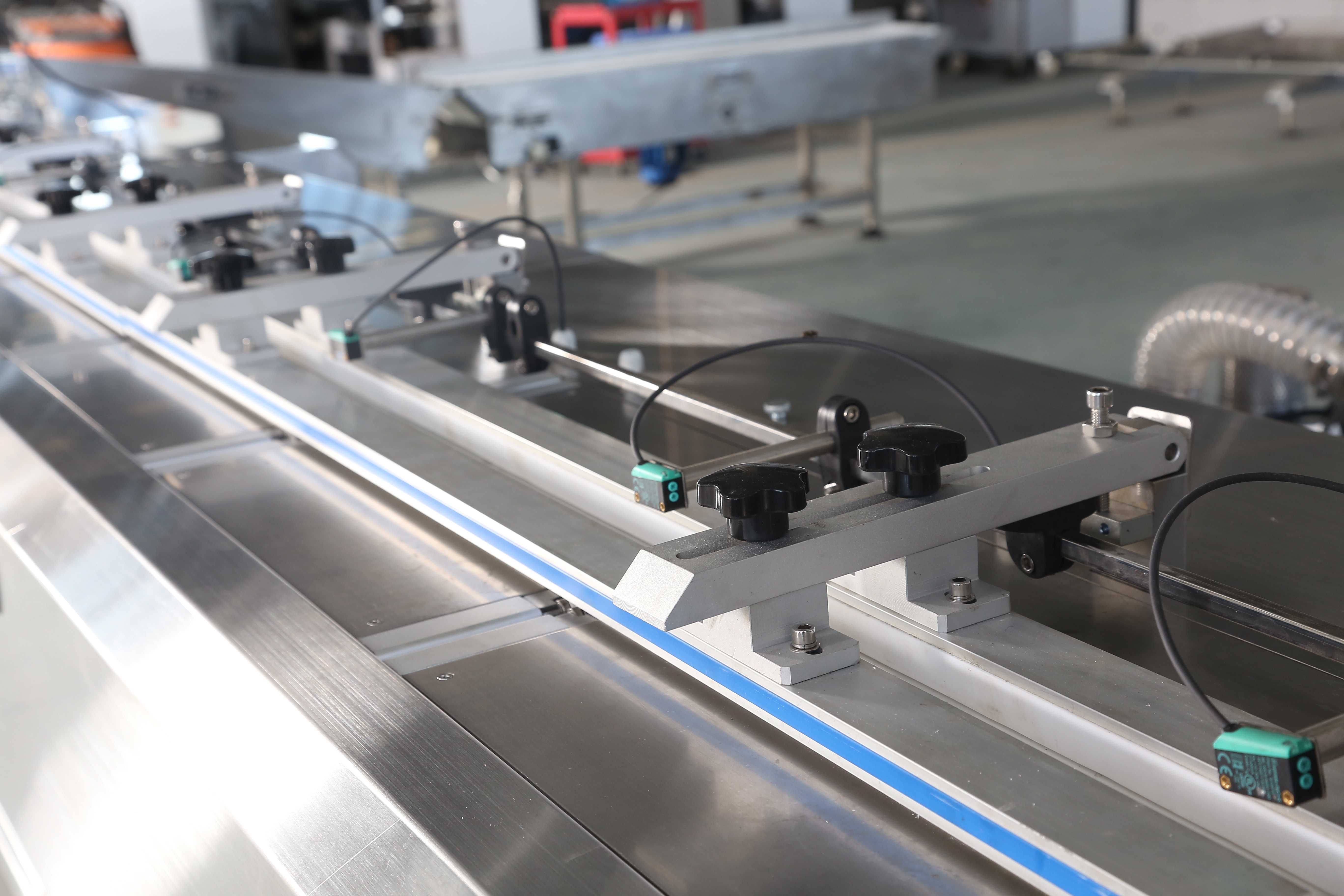 protein bar packaging machine one drag two sinking pillow packing line-3
