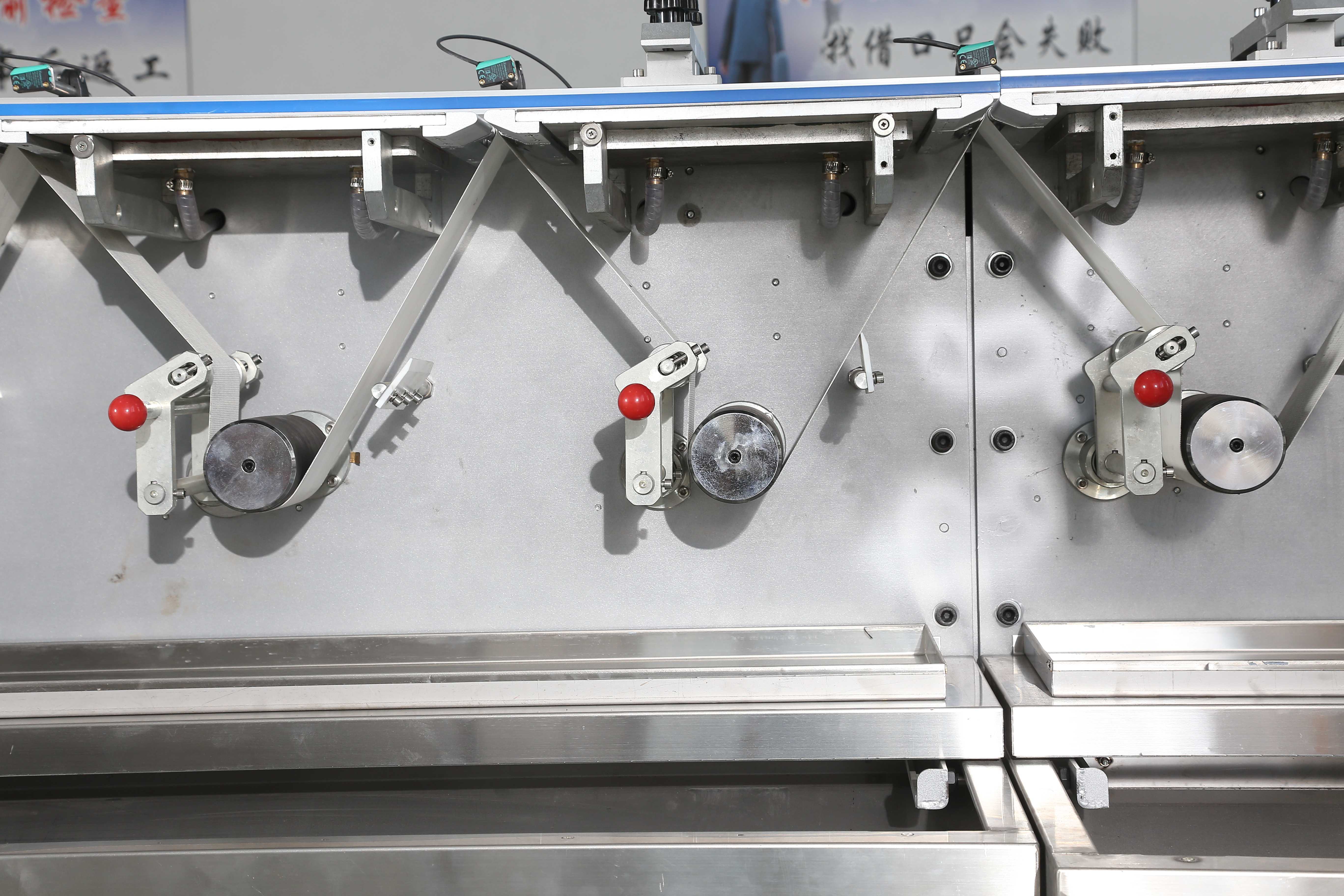 protein bar packaging machine one drag two sinking pillow packing line-4