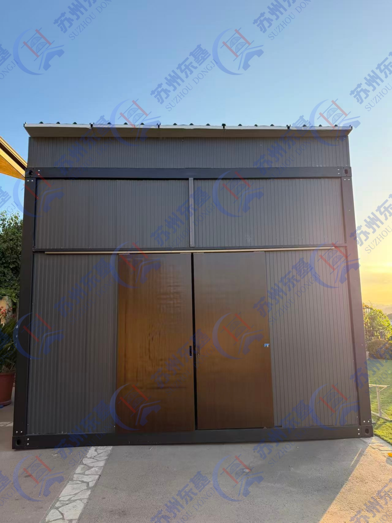 California Backyard Golf Simulator Room: A Custom 5×4m Modular Building