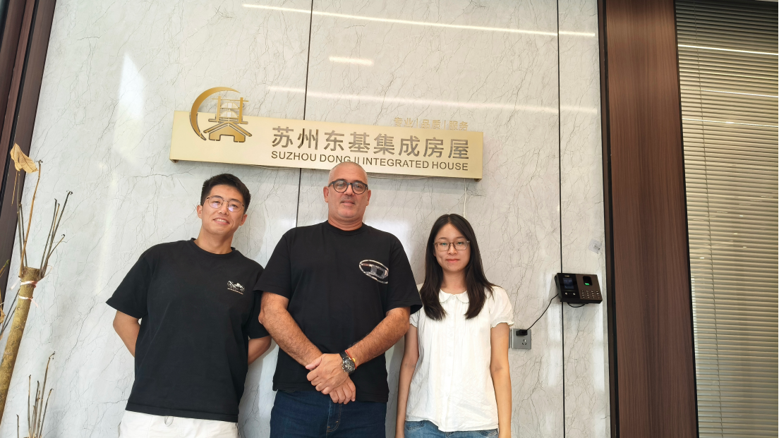 Uruguayan Customer Visits Dongji House After Confirming Expandable House Order
