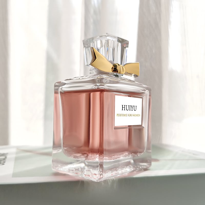Factory wholesale luxury square 80ml woman perfume bottle with golden cap HY-S010 