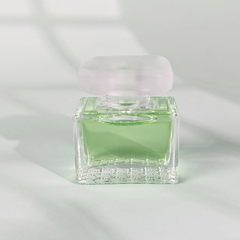 Wholesale clear Empty Perfume Bottle Custom logo Small 20ml 30ml Spray Pump Glass square Perfume Bottles