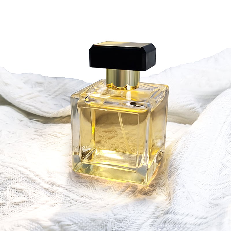 Eco-friendly Ufdréckesch Quadrat Duerchliicht Leeg 100ml Glasparfümflach mat Schwarz-Goud Deckel
