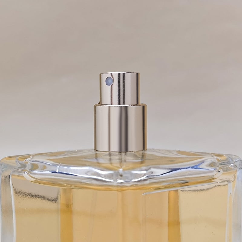 Eco-friendly Ufdréckesch Quadrat Duerchliicht Leeg 100ml Glasparfümflach mat Schwarz-Goud Deckel