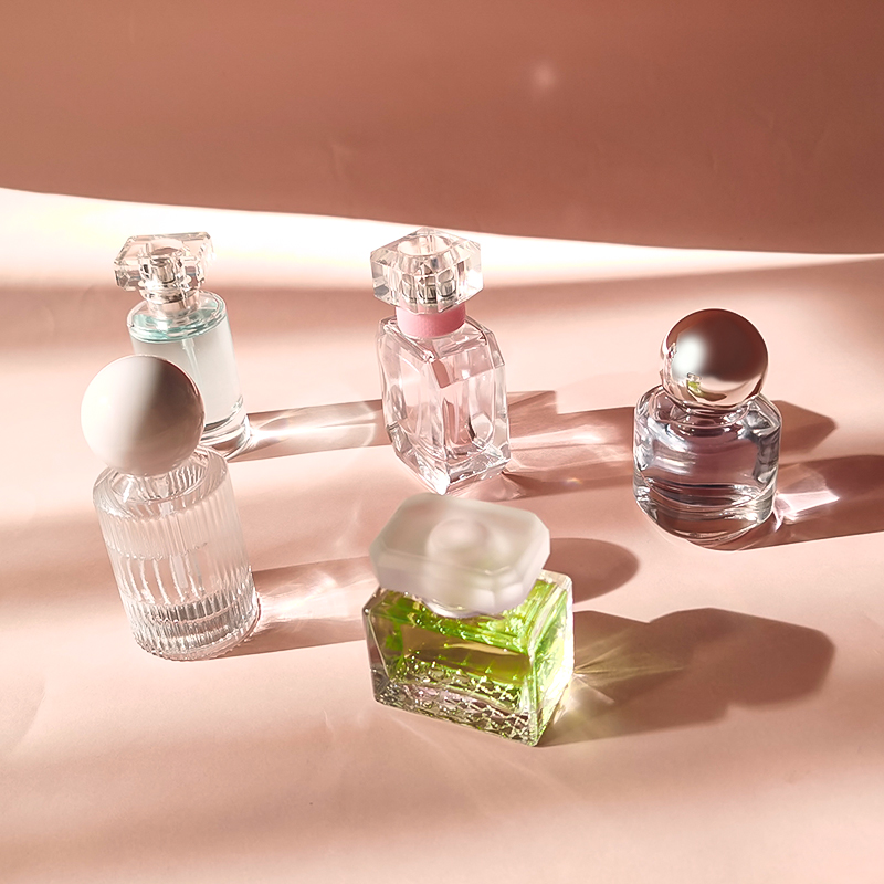 Wholesale clear Empty Perfume Bottle Custom logo Small 20ml 30ml Spray Pump Glass square Perfume Bottles