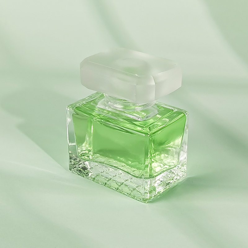 Wholesale clear Empty Perfume Bottle Custom logo Small 20ml 30ml Spray Pump Glass square Perfume Bottles