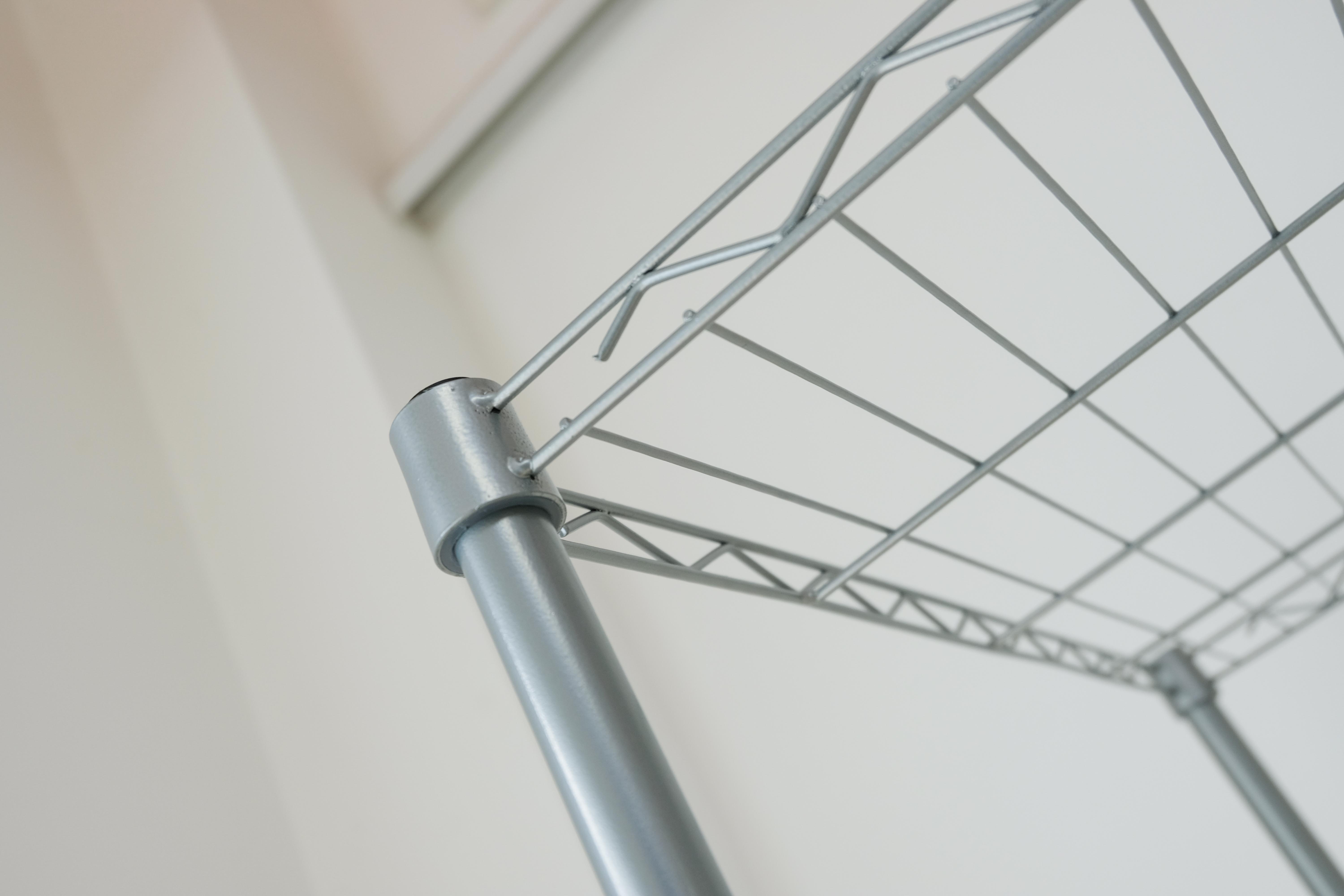 How do procurement teams assess wheel types on flatbed hand trolleys?