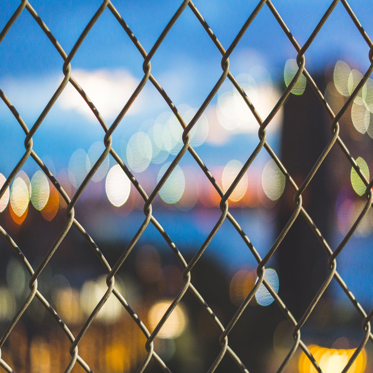 Crowd Control Barrier Flat Feet vs Bridge Feet: Selection and Compatibility Guide