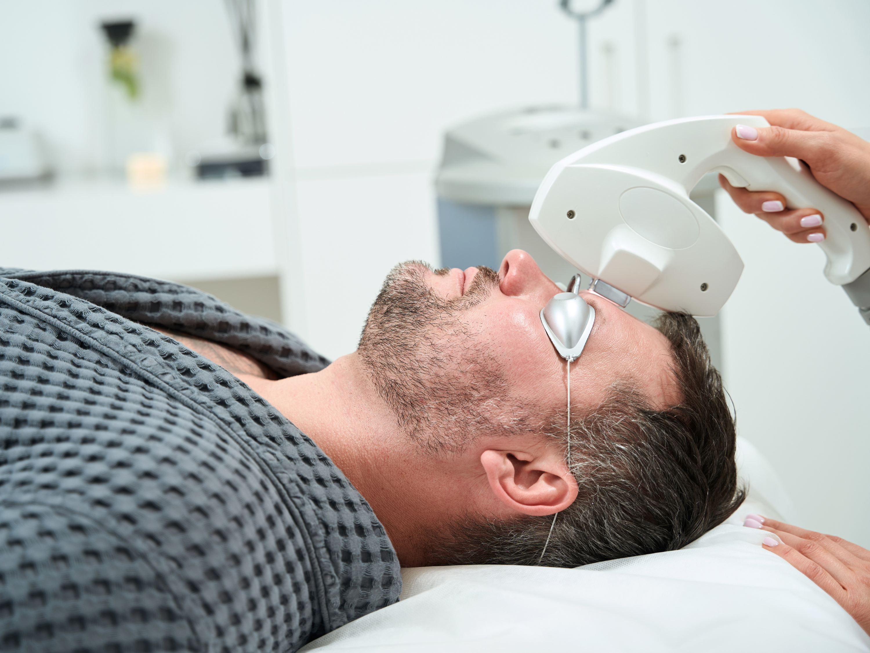 light powered acne care combining ipl phototherapy with skin soothing treatments for clearer healthier skin-0
