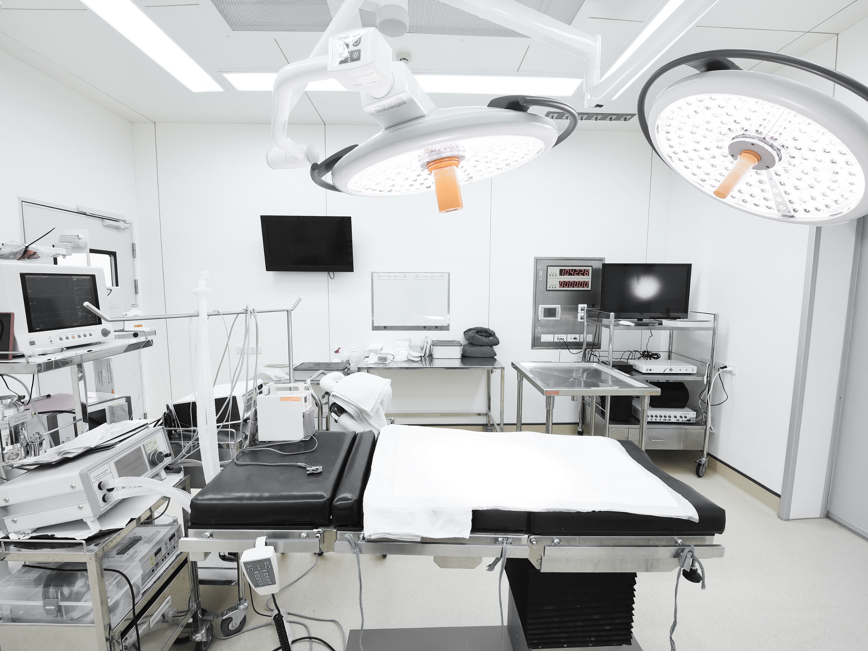 Illuminating the Future: Innovation and Quality Behind LUMI’s Xenon Lamp Production