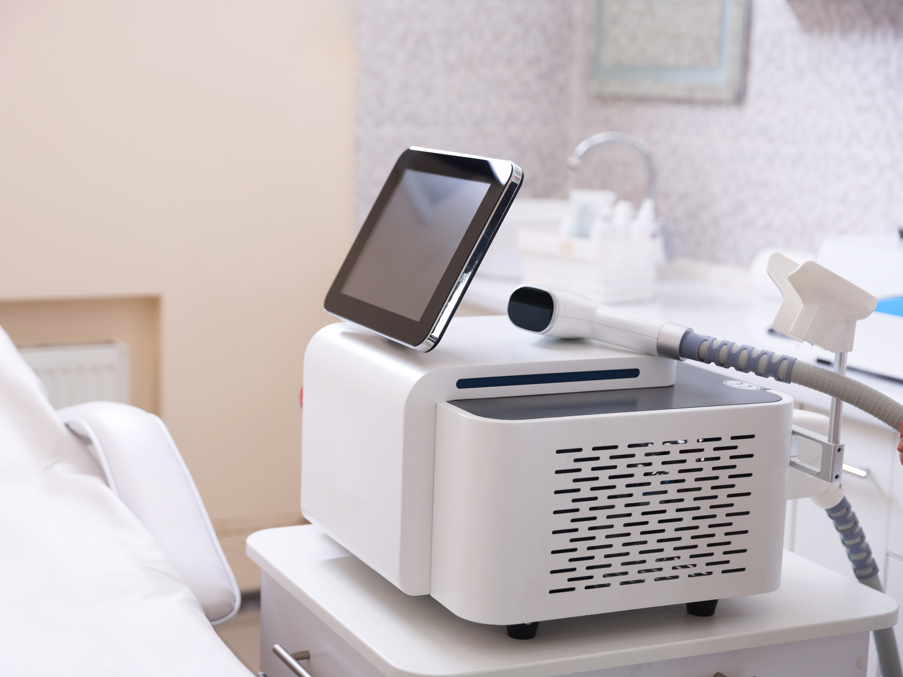 Energy That Heals: The Role of Xenon Lamps in Post-Acne and Pigmentation Treatment