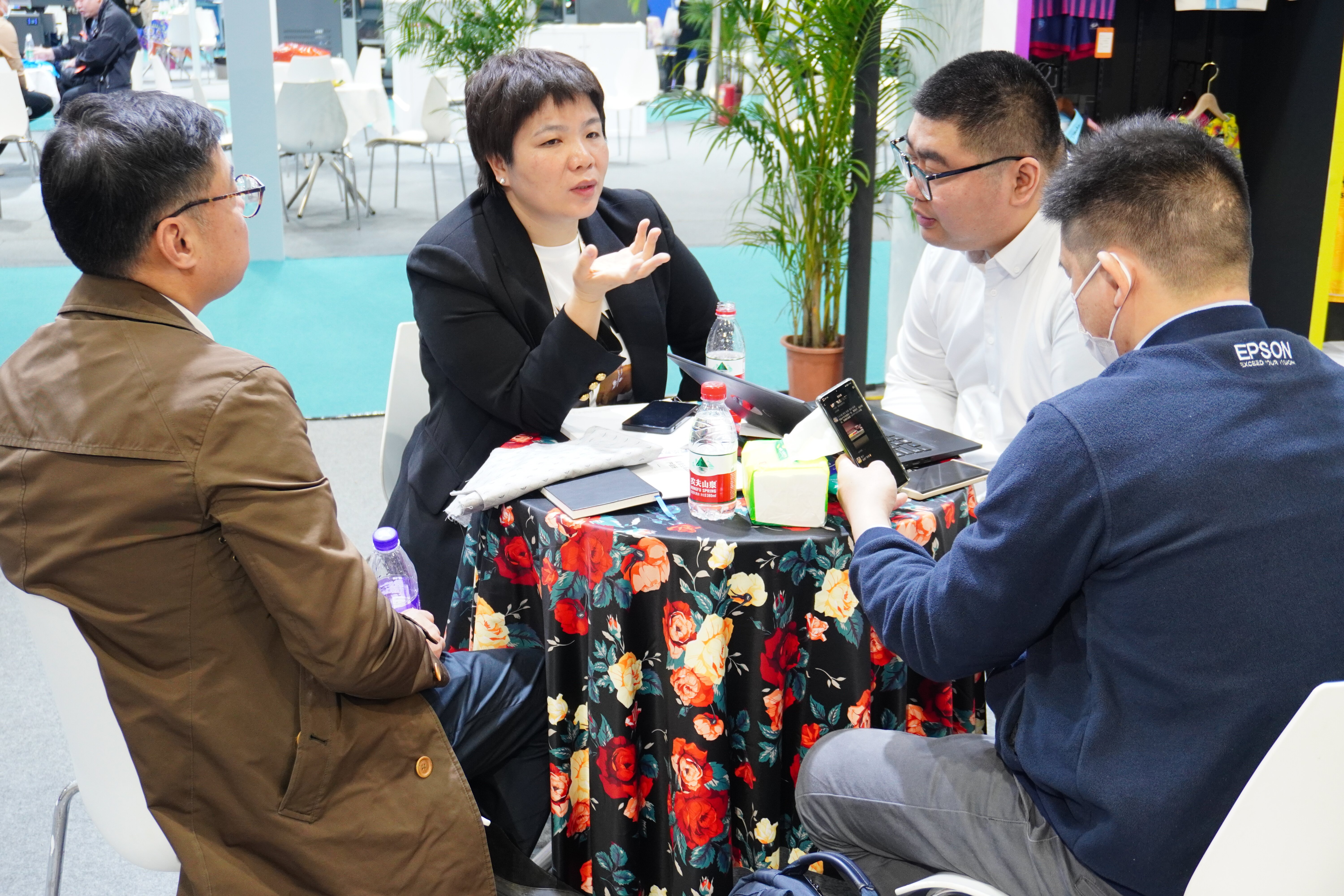 Guangzhou Elephant Digital Technology glänzt auf der Digital Textile Expo und setzt neue Maßstäbe im Druck