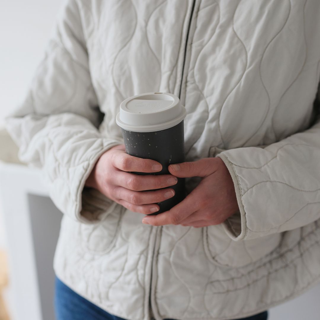How Disposable Paper Cups Enhance Customer Experience in Cafu00e9s and Events