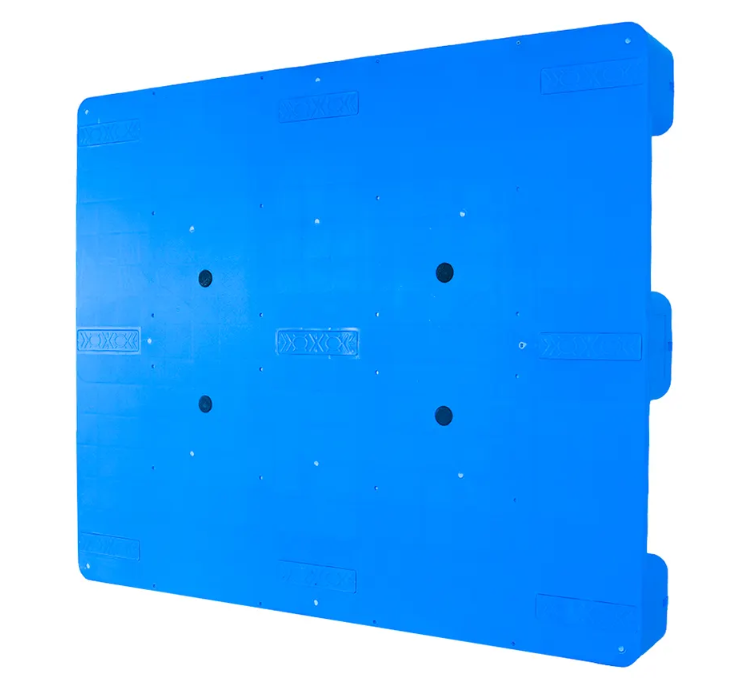 Come selezionare pallet in plastica adatti per sistemi di scaffalature?