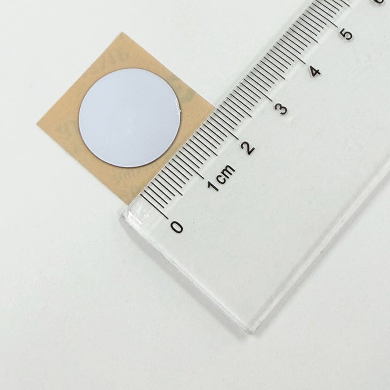 ملصق مقاوم للمعادن باستخدام تقنية RFID من المصنع، نموذج NXP NTAG213 بسعة 144 بايت، ونموذج NTAG215 بسعة 504 بايت، ونموذج NTAG216 بسعة 888 بايت، مع طبقة فيريت للاستخدام على الأسطح المعدنية، علامة NFC بتردد 13.56 ميغاهيرتز لتتبع الأصول بالكمية الكبيرة