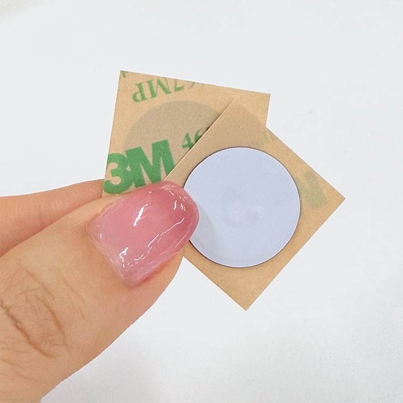 ملصق مقاوم للمعادن باستخدام تقنية RFID من المصنع، نموذج NXP NTAG213 بسعة 144 بايت، ونموذج NTAG215 بسعة 504 بايت، ونموذج NTAG216 بسعة 888 بايت، مع طبقة فيريت للاستخدام على الأسطح المعدنية، علامة NFC بتردد 13.56 ميغاهيرتز لتتبع الأصول بالكمية الكبيرة