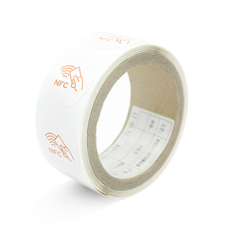 حسب الطلب 13.56 ميجاهرتز صغير جداً RFID NTAG 215 NTAG 213 بطاقات PVC قابلة للطباعة فارغة بطاقات عمل NFC شعار مطبوع على بطاقة PVC NFC