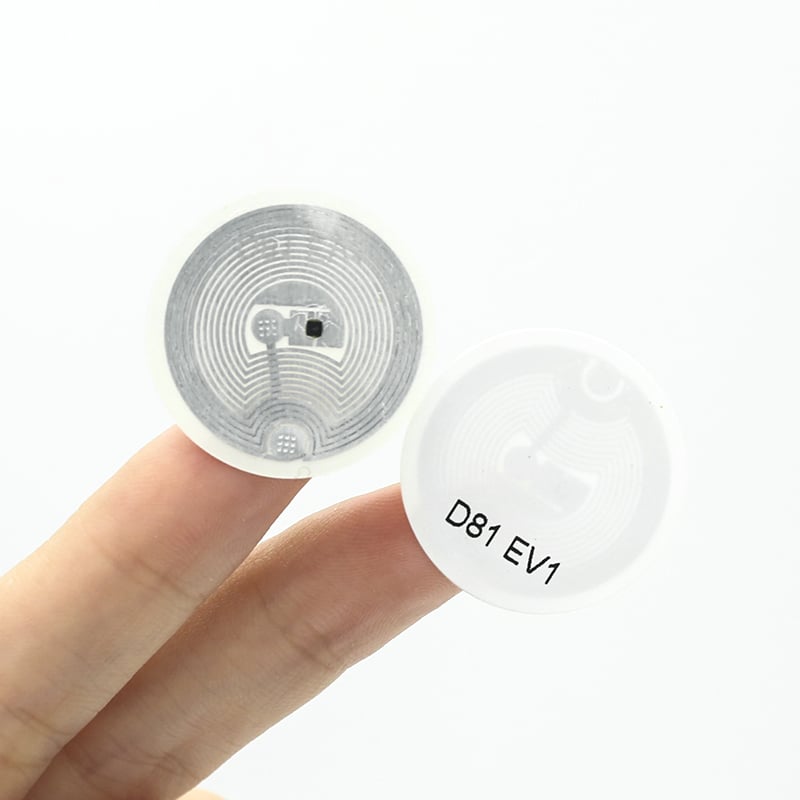 Антенна HF دائرية MIFARE DESfire EV1 EV3 2K 4K 8K بشريحة ذكية 13.56mhz ملصقات RFID دائرية مخصصة مصنوعة من PVC وعلامات NFC