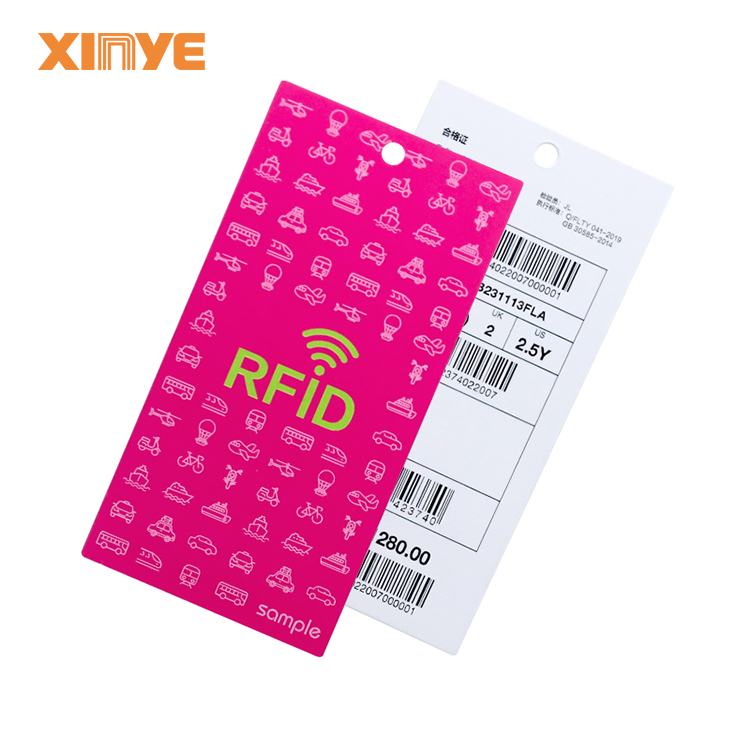 علامة ملابس RFID UHF ARC RFID علامة ملابس ذكية علامة ملابس رمز الاستجابة السريعة ثقب دائري مخصص