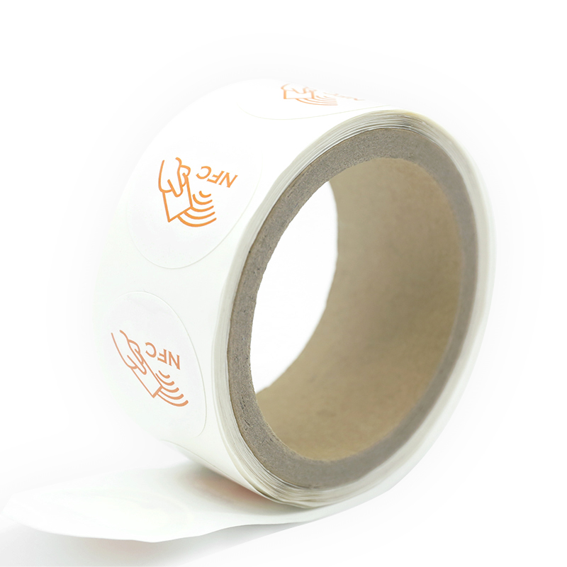 حسب الطلب 13.56 ميجاهرتز صغير جداً RFID NTAG 215 NTAG 213 بطاقات PVC قابلة للطباعة فارغة بطاقات عمل NFC شعار مطبوع على بطاقة PVC NFC