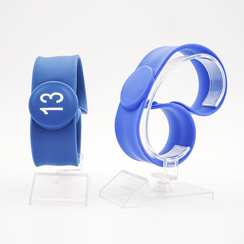 RFID-silikoniranneke, säädettävät hf-tapahtumarannekkeet, NFC-rannekoru, mukautettu
