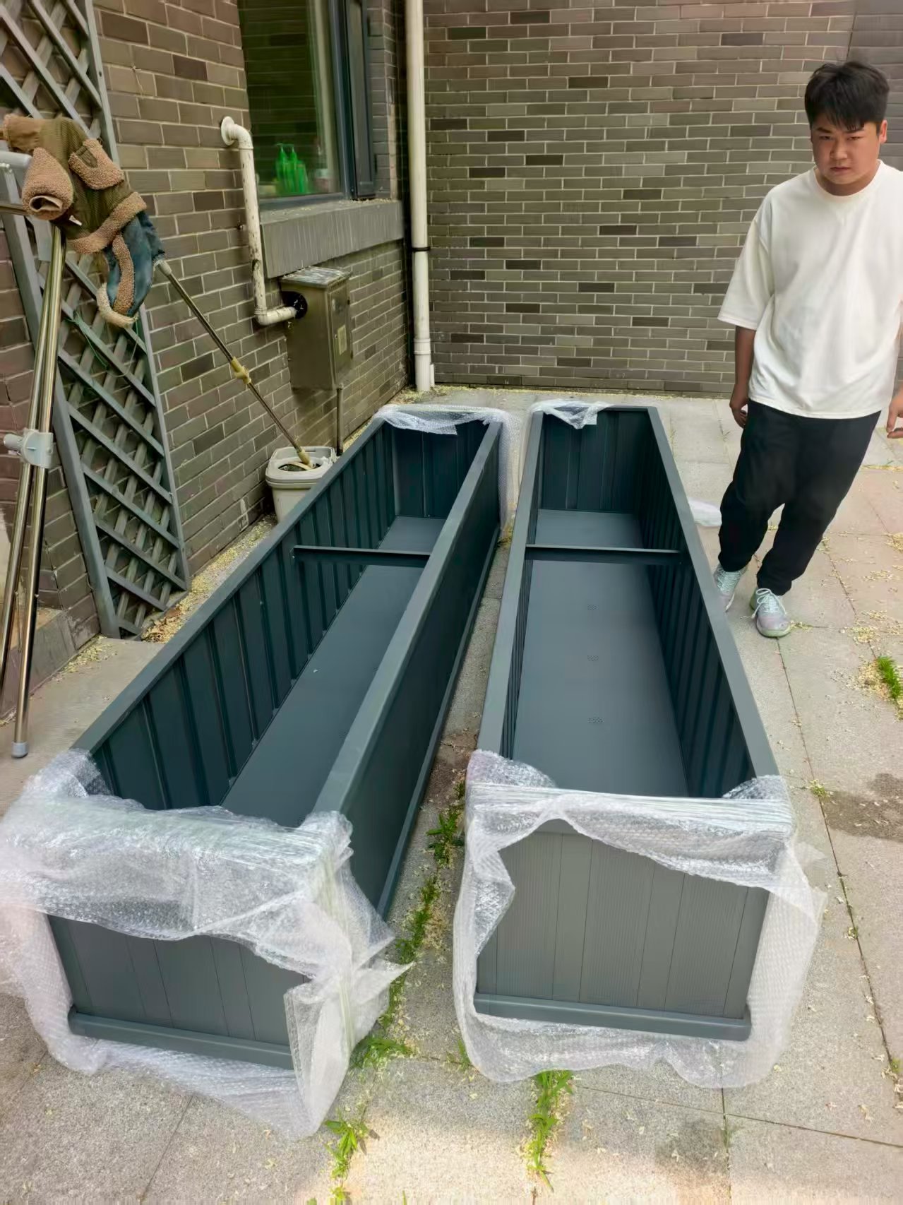 Comment une jardinière en aluminium favorise-t-elle une croissance saine des plantes ?